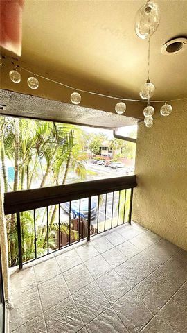 770 N VILLAGE LAKE TERRACE N 203, St Petersburg, FL 33716