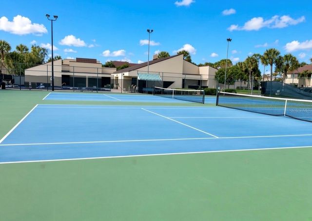 770 N VILLAGE LAKE TERRACE N 203, St Petersburg, FL 33716