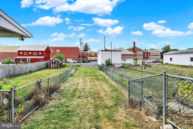 31 W WASHINGTON ST, Fleetwood, PA 19522