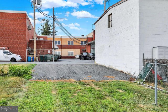 31 W WASHINGTON ST, Fleetwood, PA 19522