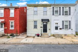 31 W WASHINGTON ST, Fleetwood, PA 19522