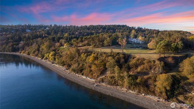 4205 SW Point Robinson Road, Vashon, WA 98070