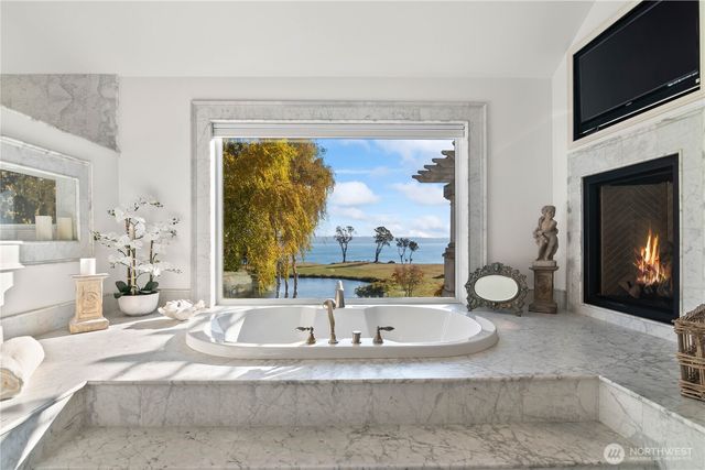 4205 SW Point Robinson Road, Vashon, WA 98070