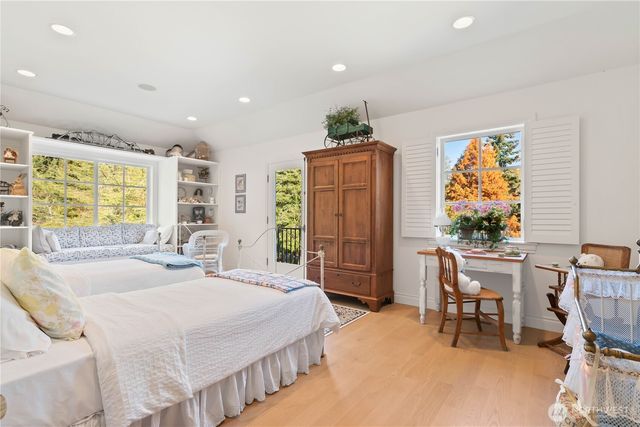 4205 SW Point Robinson Road, Vashon, WA 98070