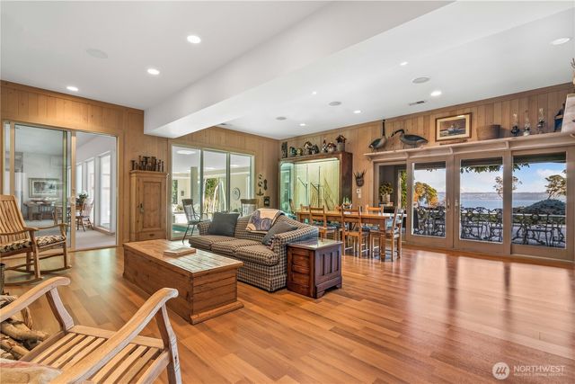4205 SW Point Robinson Road, Vashon, WA 98070