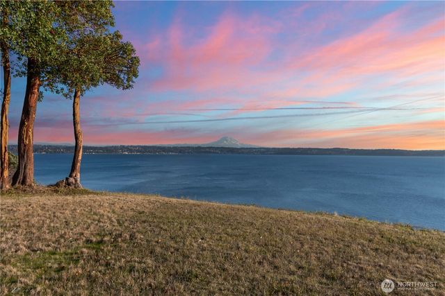 4205 SW Point Robinson Road, Vashon, WA 98070