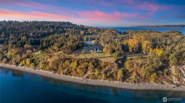 4205 SW Point Robinson Road, Vashon, WA 98070