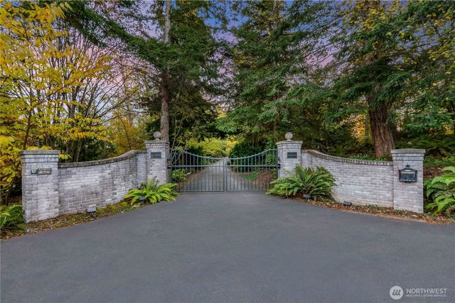 4205 SW Point Robinson Road, Vashon, WA 98070