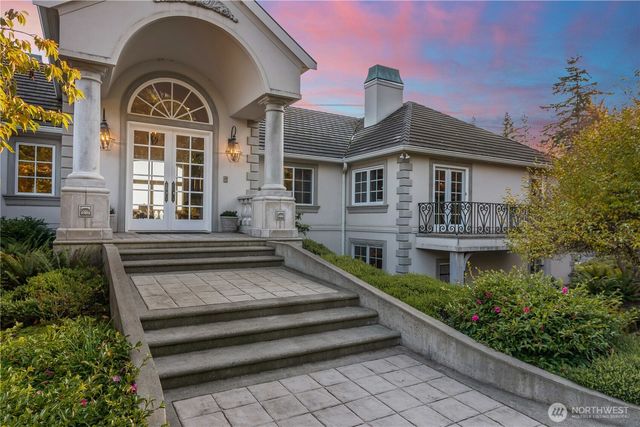 4205 SW Point Robinson Road, Vashon, WA 98070