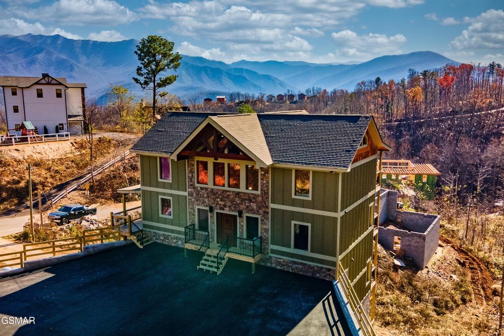 918 Elm Road, Gatlinburg, TN 37738