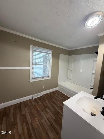 1222 Rauhut Street, Burlington, NC 27217