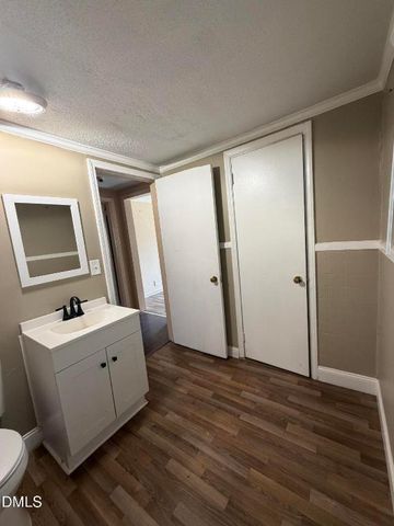 1222 Rauhut Street, Burlington, NC 27217