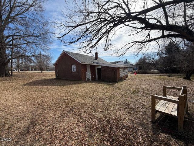 1222 Rauhut Street, Burlington, NC 27217