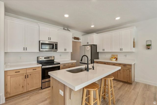 1824 E MEADOWLARK DR, Eagle Mountain, UT 84005