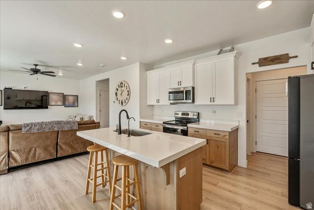 1824 E MEADOWLARK DR, Eagle Mountain, UT 84005