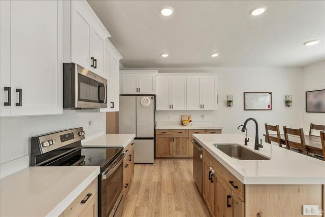 1824 E MEADOWLARK DR, Eagle Mountain, UT 84005