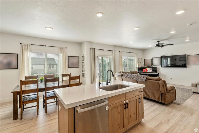 1824 E MEADOWLARK DR, Eagle Mountain, UT 84005