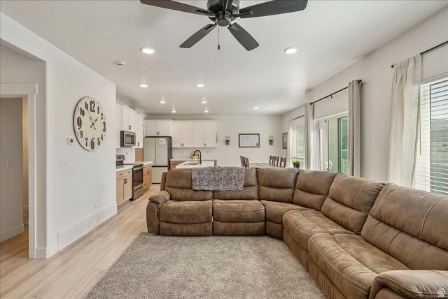 1824 E MEADOWLARK DR, Eagle Mountain, UT 84005