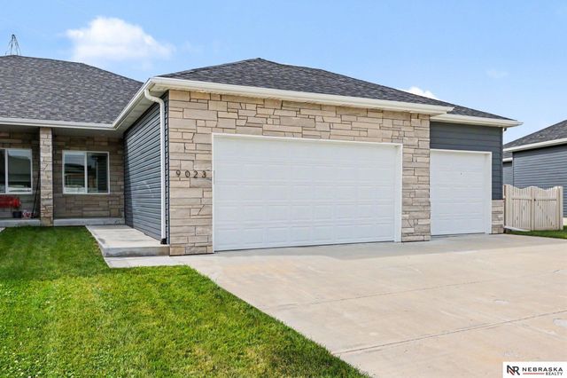 9023 Red Sky Lane, Lincoln, NE 68520
