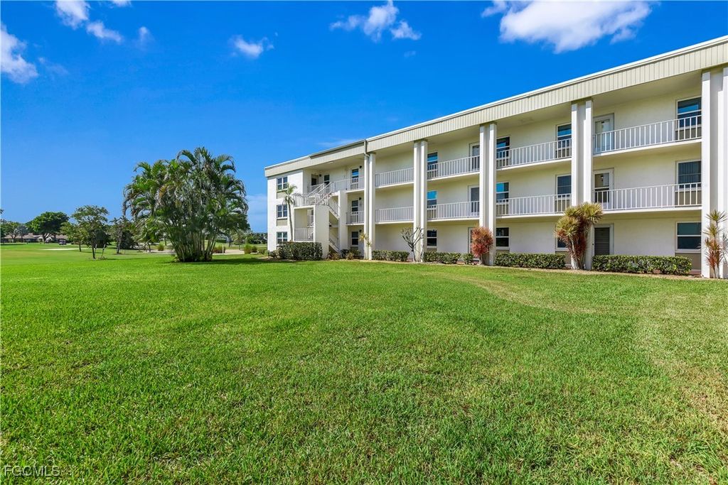 1624 Pine Valley DR 115, Fort Myers, FL 33907