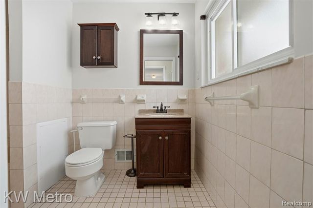 1204 Montrose Avenue, Royal Oak, MI 48073