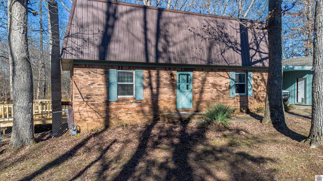 181 Woodland Dr., Benton, KY 42025