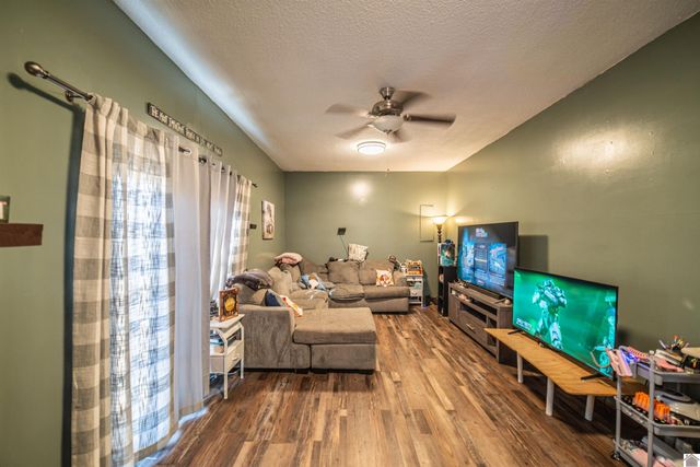 181 Woodland Dr., Benton, KY 42025