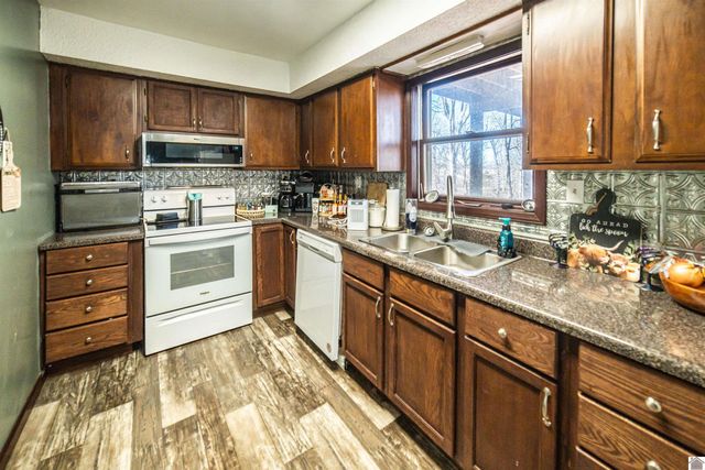 181 Woodland Dr., Benton, KY 42025