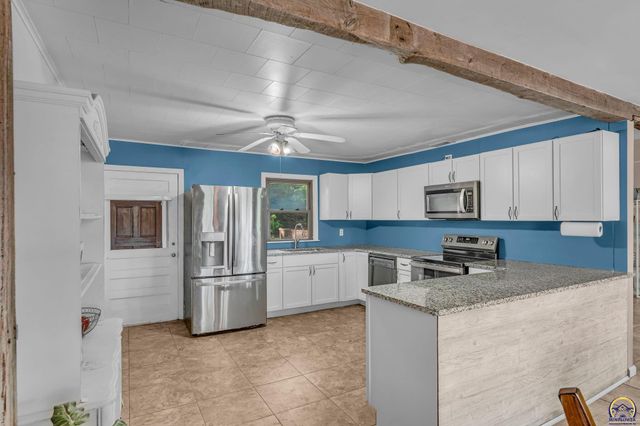 8649 SW 61st St, Topeka, KS 66610