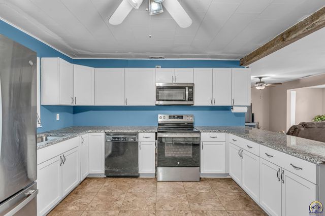 8649 SW 61st St, Topeka, KS 66610
