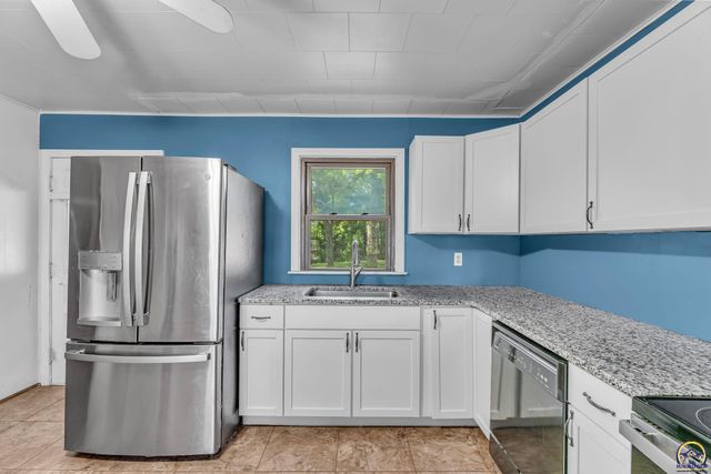 8649 SW 61st St, Topeka, KS 66610