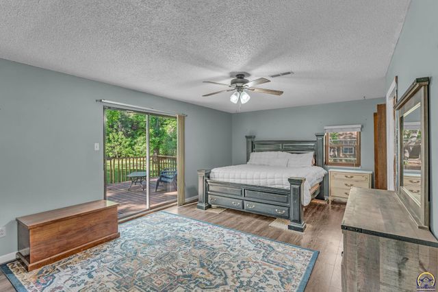 8649 SW 61st St, Topeka, KS 66610