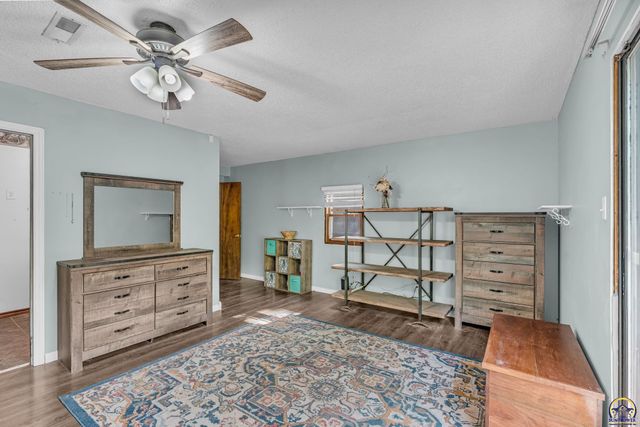 8649 SW 61st St, Topeka, KS 66610