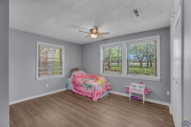 8649 SW 61st St, Topeka, KS 66610