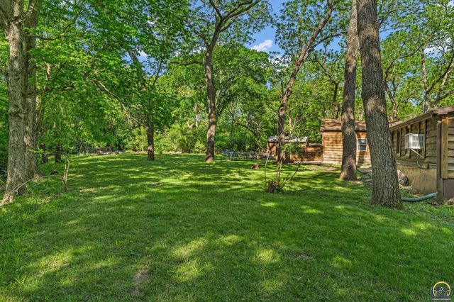 8649 SW 61st St, Topeka, KS 66610