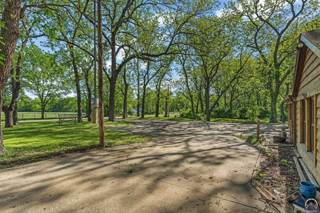 8649 SW 61st St, Topeka, KS 66610