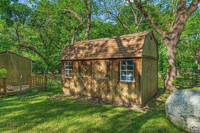 8649 SW 61st St, Topeka, KS 66610