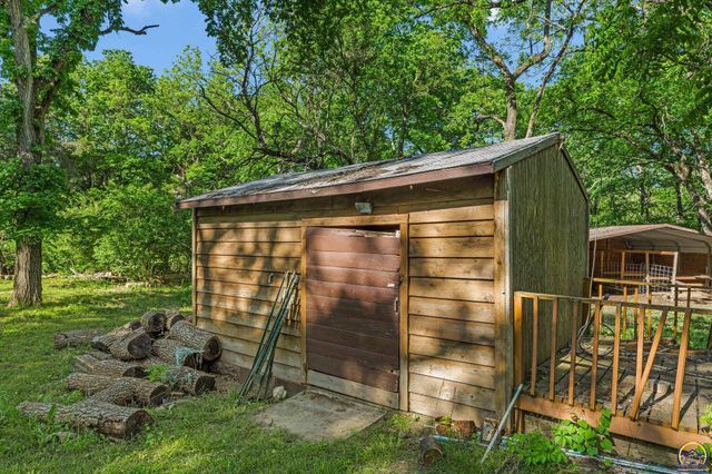 8649 SW 61st St, Topeka, KS 66610
