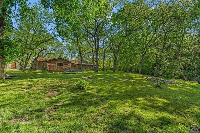 8649 SW 61st St, Topeka, KS 66610