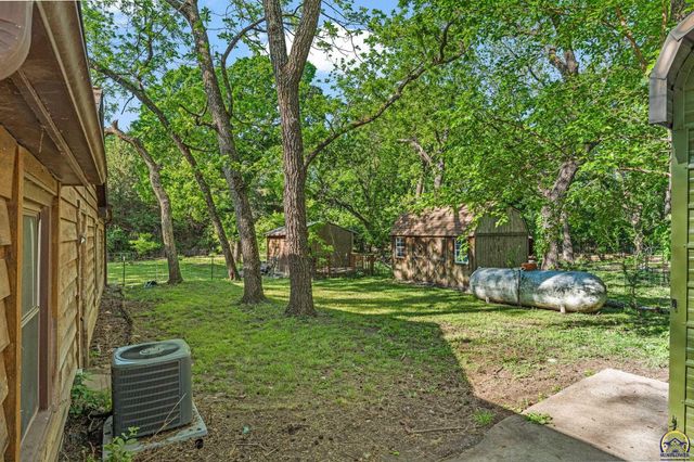 8649 SW 61st St, Topeka, KS 66610