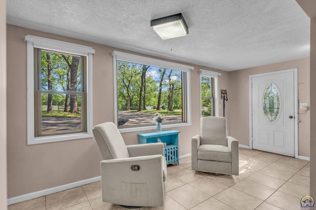 8649 SW 61st St, Topeka, KS 66610