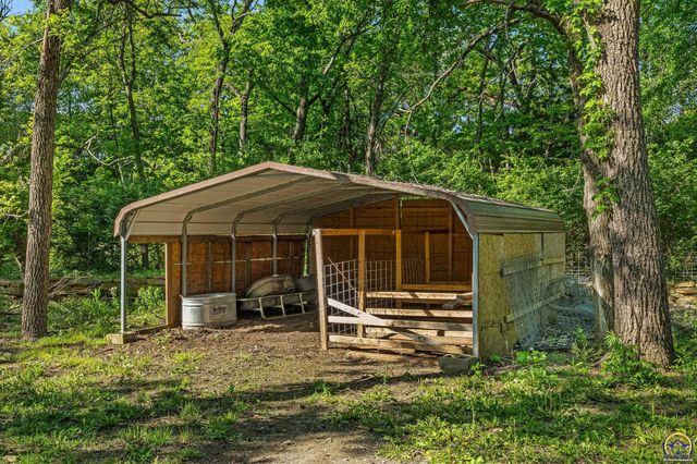 8649 SW 61st St, Topeka, KS 66610