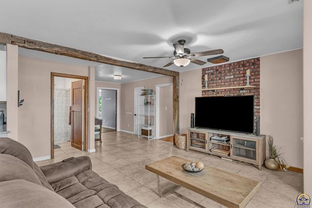 8649 SW 61st St, Topeka, KS 66610