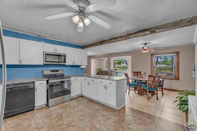 8649 SW 61st St, Topeka, KS 66610