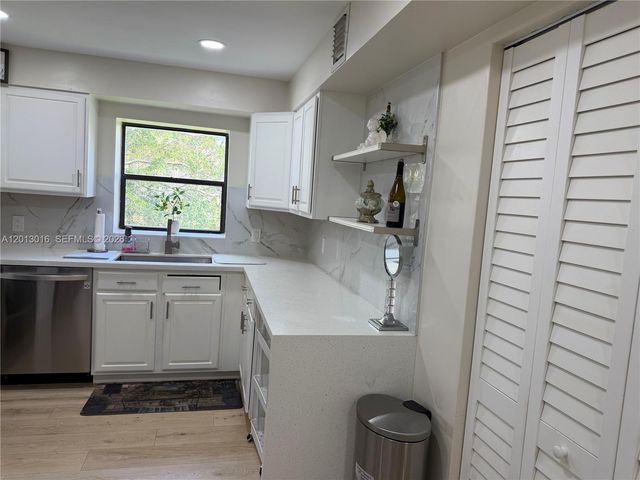 491 Racquet Club Rd 312, Weston, FL 33326