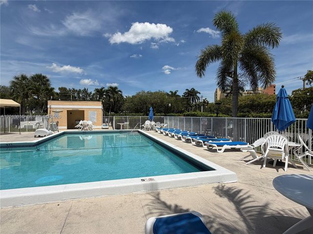 491 Racquet Club Rd 312, Weston, FL 33326