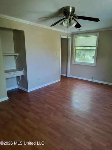 1956 E Pass Road, Gulfport, MS 39507