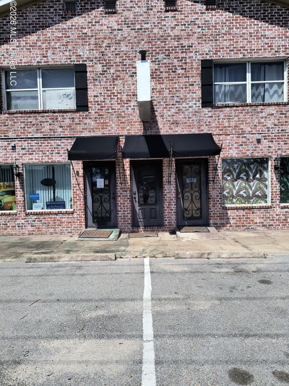 1956 E Pass Road, Gulfport, MS 39507