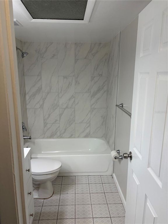 Image 10 of property listing at 7081 BALBOA DRIVE 7081, Orlando, FL 32818