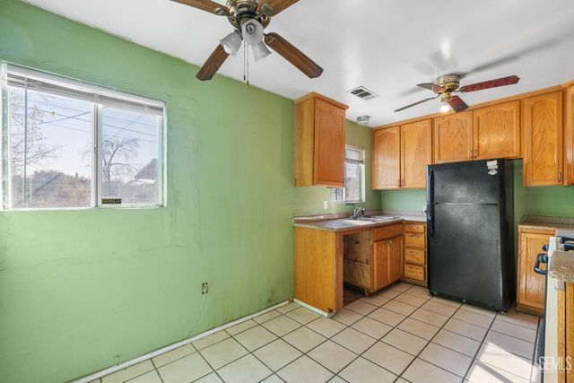 923 Townsley Avenue, Bakersfield, CA 93304